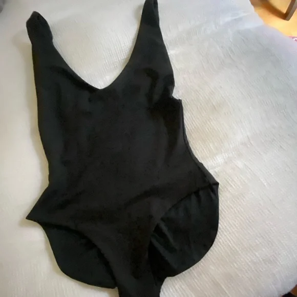 Elegant Black One-Piece Swimsuit - Picture 6 of 6